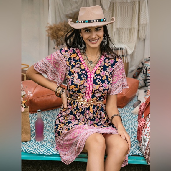 Printed V-Neck Short Sleeve Dress - Picture 4 of 7